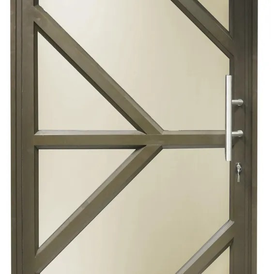 Pivot pattern door